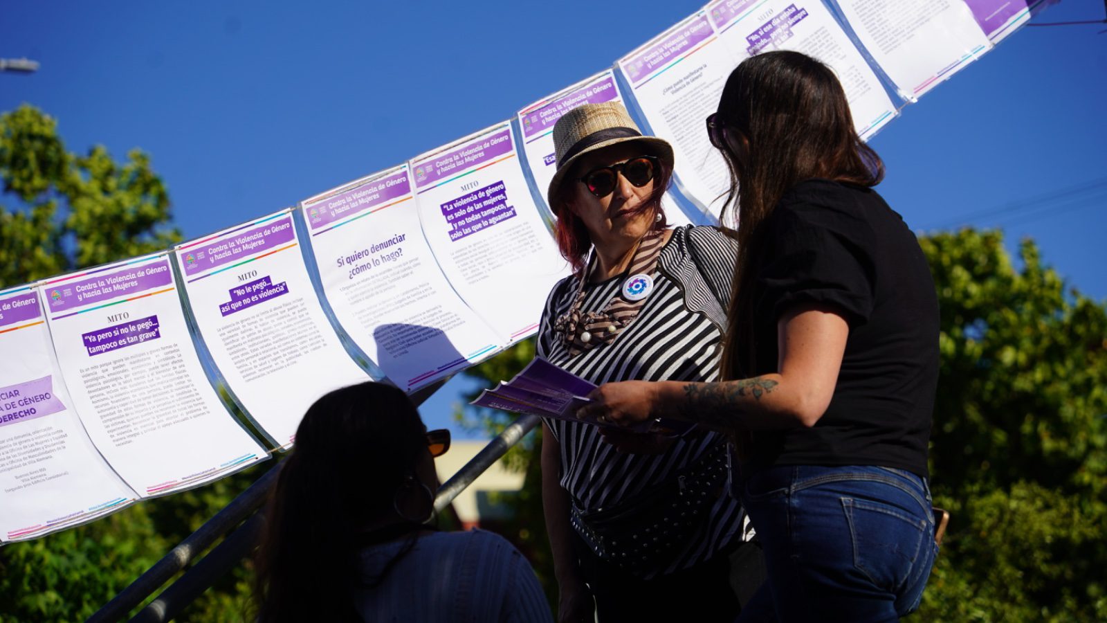 CON INTERVENCIÓN CALLEJERA, VILLA ALEMANA INICIA CAMPAÑA CONTRA LA VIOLENCIA HACIA LAS MUJERES