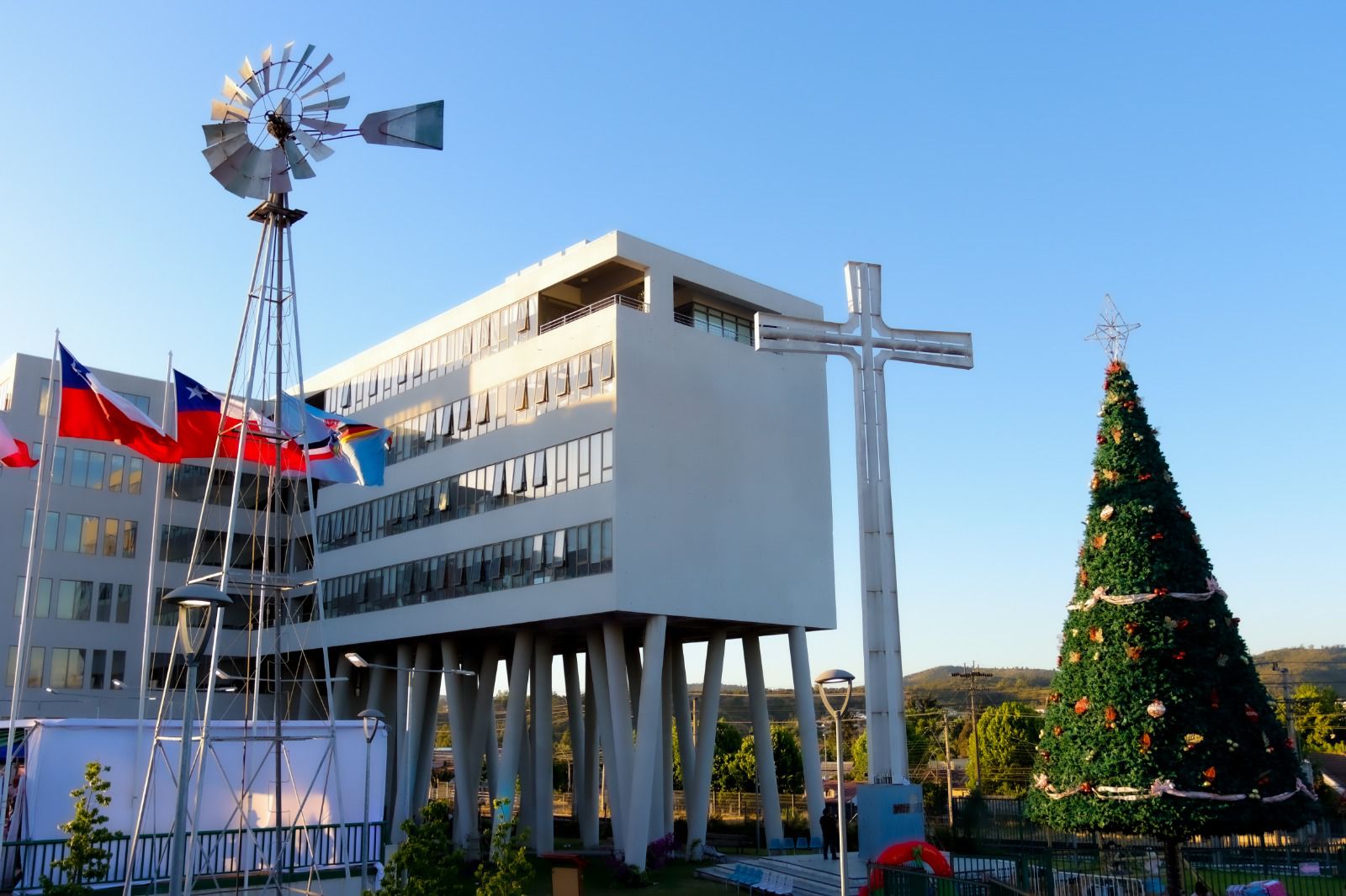 SANTA LLEGA A VILLA ALEMANA CON MASIVA CARAVANA FAMILIAR