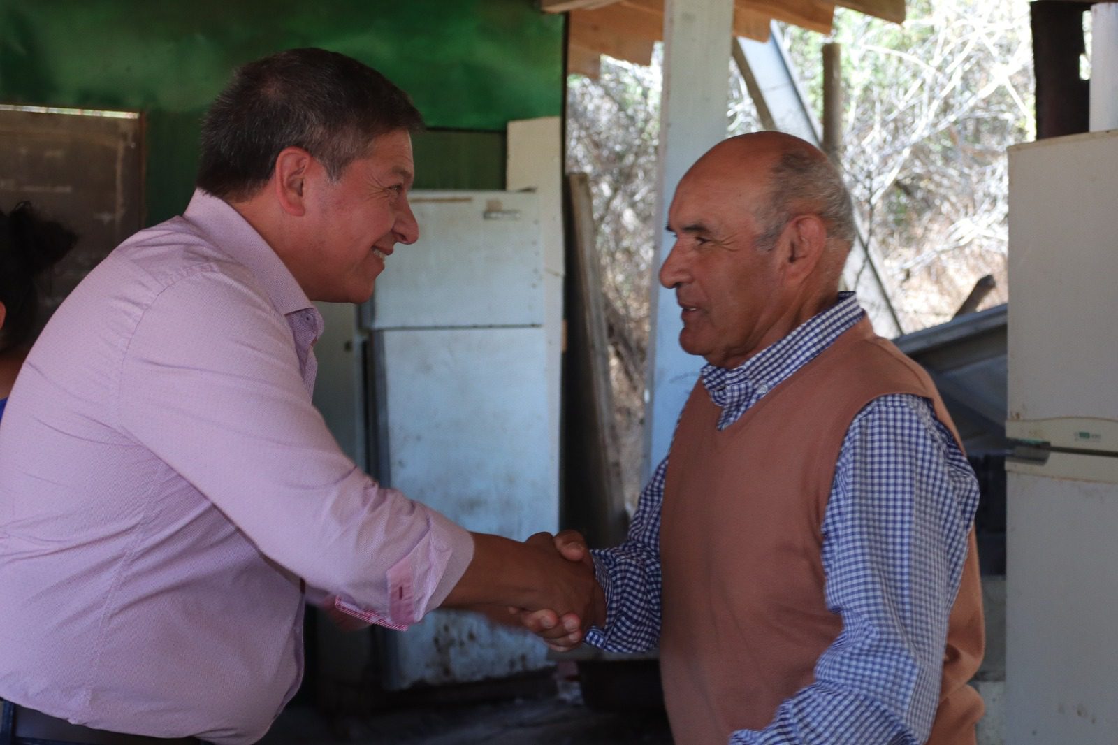 PRIMERA REUNIÓN ENTRE EL ALCALDE NELSON ESTAY Y LÍDERES COMUNTARIOS DE QUEBRADA ESCOBAR MARCA UN AUSPICIOSO INICIO PARA EL SECTOR RURAL DE VILLA ALEMANA